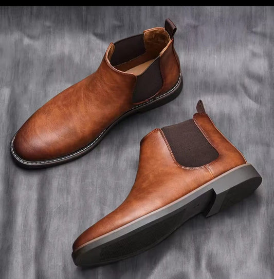 SLEEK CHELSEA BOOTS